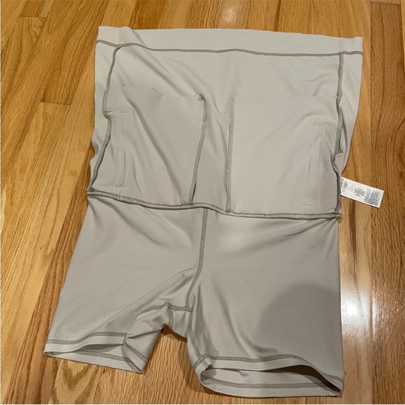 NWT Athleta Brooklyn Mid Rise Skort 16” | Size 4 Tall - Picture 9 of 15